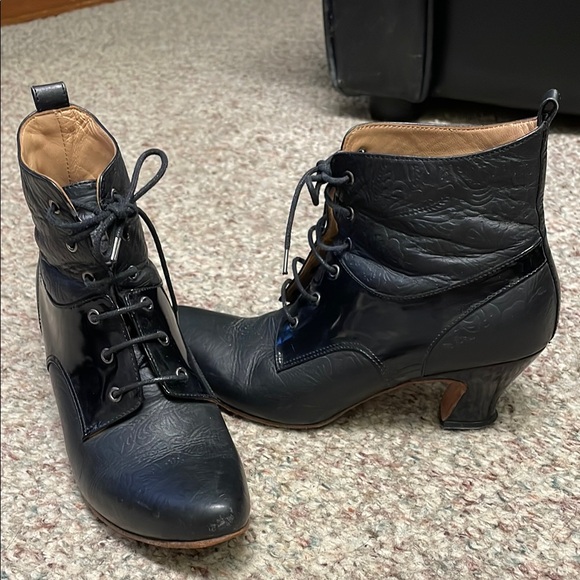 Fluevog Black floral print/patent leather Lace-Up Ankle Boots - Picture 1 of 12